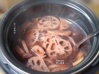 <a href=/shicai/mimian/HeiDou/index.html target=_blank><u>黑豆</u></a><a href=/shicai/shucai/LianOu/index.html target=_blank><u>莲<a href=/shicai/shucai/Ou/index.html target=_blank><u>藕</u></a></u></a><a href=/shicai/rouqin/PaiGu/index.html target=_blank><u>排骨</u></a>汤