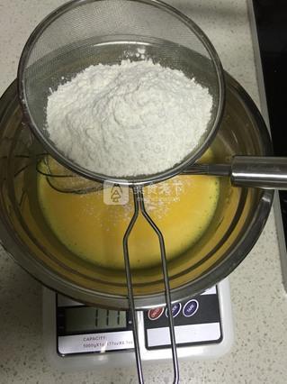 土<a href=/shicai/rouqin/JiDan/index.html target=_blank><u>鸡蛋</u></a>的<a href=zt/qifengdg target=_blank><u>戚风蛋糕</u></a>