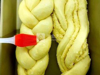 椰蓉辫子<a href=/shicai/mimian/MianBao/index.html target=_blank><u>面包</u></a>