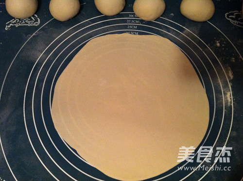 <a href=/shicai/shucai/JiuCai/index.html target=_blank><u>韭菜</u></a><a href=/shicai/rouqin/JiDan/index.html target=_blank><u>鸡蛋</u></a>馅饼的做法