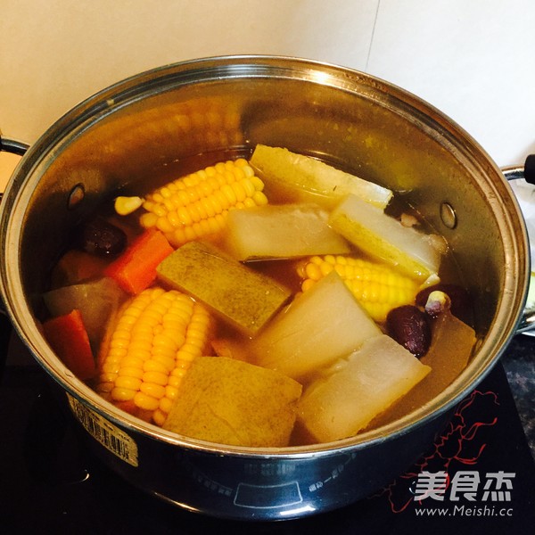 <a href=/shicai/shucai/DongGua/index.html target=_blank><u>冬瓜</u></a><a href=/shicai/mimian/YuMi/index.html target=_blank><u>玉米</u></a>汤的做法
