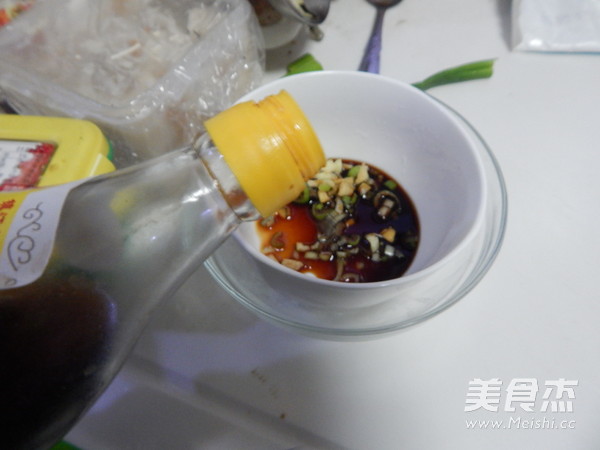 蒜香辣拌<a href=/shicai/shucai/QieZi/index.html target=_blank><u>茄子</u></a>的做法