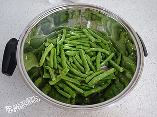 <a href=/shicai/shucai/BianDou/index.html target=_blank><u>扁豆</u></a>焖面