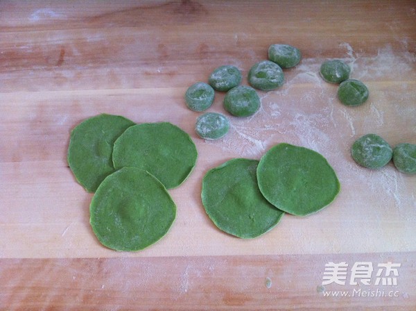 虾皮<a href=/shicai/rouqin/JiDan/index.html target=_blank><u>鸡蛋</u></a>翡翠饺子的做法