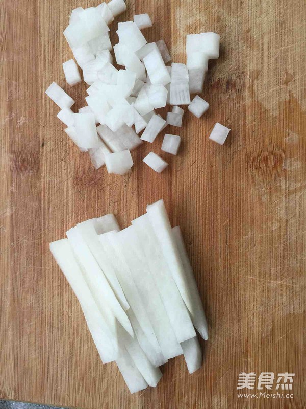 <a href=/shicai/rouqin/LaRou/index.html target=_blank><u>腊肉</u></a>粥的做法