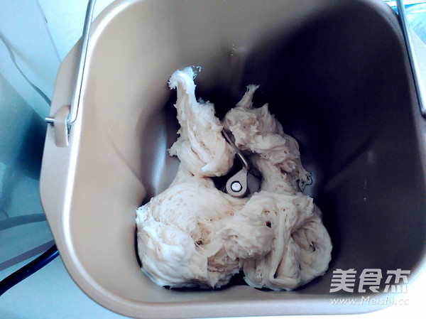 <a href=/shicai/mimian/MianBao/index.html target=_blank><u>面包</u></a>机炼奶<a href=/shicai/shucai/ZiShu/index.html target=_blank><u>紫薯</u></a><a href=/shicai/mimian/TuSi/index.html target=_blank><u>吐司</u></a>的做法