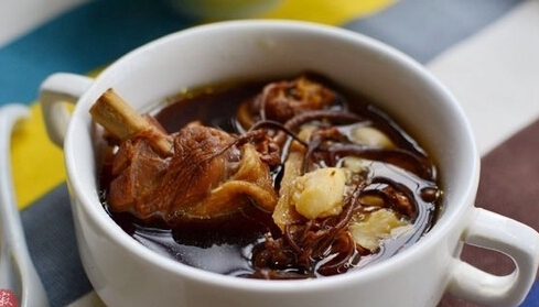 健康营养的虫草花炖鸭汤怎么做?