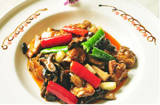 云南美味虎掌菌炒野<a href=/shicai/rouqin/ZhuRou/index.html target=_blank><u>猪肉</u></a>怎么做?