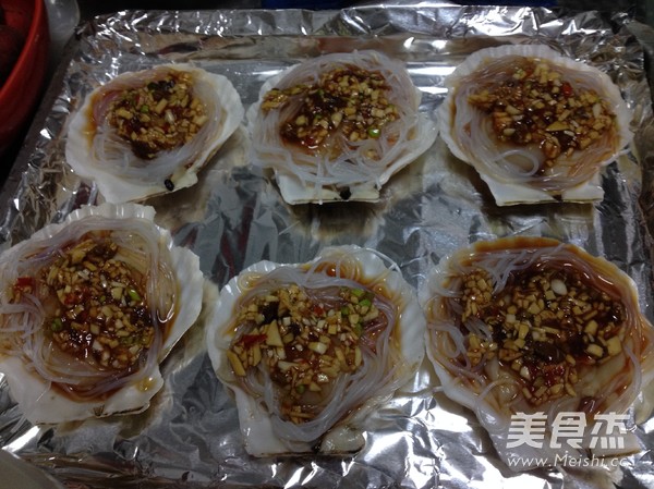 懒人厨房:蒜蓉<a href=/shicai/mimian/FenSi/index.html target=_blank><u>粉丝</u></a><a href=/shicai/shuichanpin/ShanBei/index.html target=_blank><u>扇贝</u></a>的做法