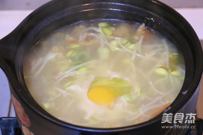 <a href=/shicai/shucai/HuangDouYa/index.html target=_blank><u><a href=/shicai/mimian/HuangDou/index.html target=_blank><u>黄豆</u></a>芽</u></a>明太鱼汤的做法