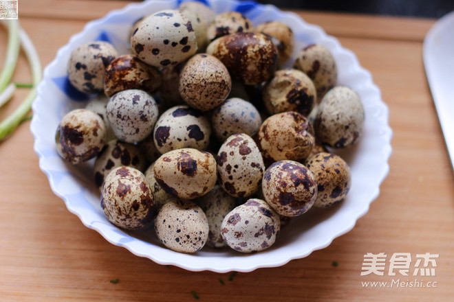 卤<a href=/shicai/rouqin/AnChun/index.html target=_blank><u>鹌鹑</u></a>蛋的做法