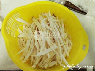 <a href=/shicai/shucai/XingBaoGu/index.html target=_blank><u><a href=/shicai/guopin/Xing/index.html target=_blank><u>杏</u></a>鲍菇</u></a>拌白<a href=/shicai/shucai/CaiXin/index.html target=_blank><u>菜心</u></a>