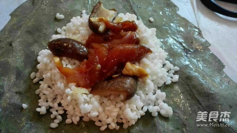 <a href=/shicai/mimian/NuoMi/index.html target=_blank><u>糯米</u></a>鸡的做法