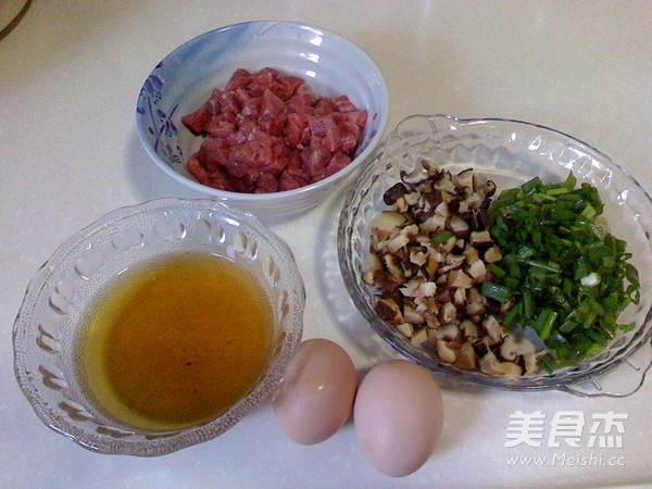 <a href=/shicai/rouqin/NiuRou/index.html target=_blank><u>牛肉</u></a><a href=/shicai/rouqin/JiDan/index.html target=_blank><u>鸡蛋</u></a>粥的做法