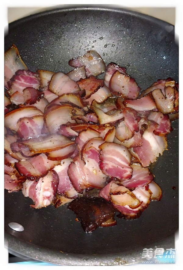 <a href=/shicai/shucai/WoSun/index.html target=_blank><u>莴笋</u></a><a href=/shicai/rouqin/LaRou/index.html target=_blank><u>腊肉</u></a>片的做法