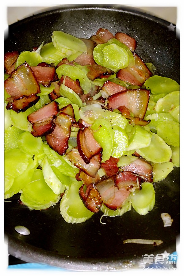 <a href=/shicai/shucai/WoSun/index.html target=_blank><u>莴笋</u></a><a href=/shicai/rouqin/LaRou/index.html target=_blank><u>腊肉</u></a>片的做法