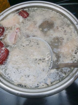 <a href=/shicai/mimian/YiMi/index.html target=_blank><u>薏米</u></a><a href=/shicai/shucai/DongGua/index.html target=_blank><u>冬瓜</u></a>老鸭汤