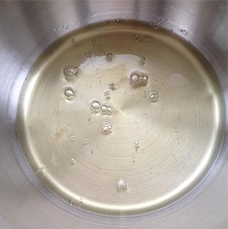 樱花<a href=zt/qifengdg target=_blank><u>戚风蛋糕</u></a>卷