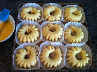 奶香花样<a href=/shicai/mimian/MianBao/index.html target=_blank><u>面包</u></a>