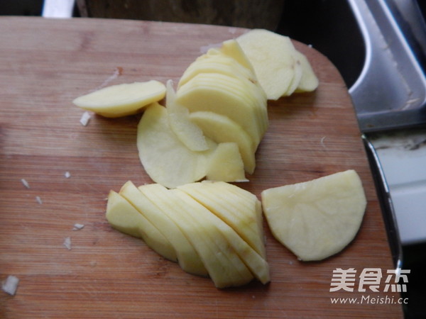 香辣<a href=/shicai/shucai/XingBaoGu/index.html target=_blank><u><a href=/shicai/guopin/Xing/index.html target=_blank><u>杏</u></a>鲍菇</u></a>炒<a href=/shicai/shucai/TuDou/index.html target=_blank><u>土豆</u></a>片的做法