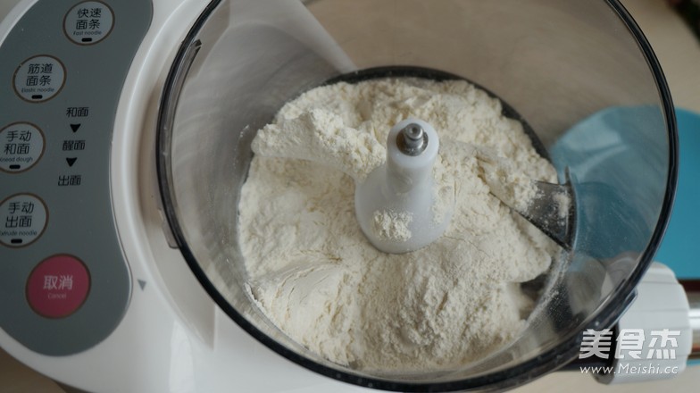 <a href=/shicai/rouqin/ZhuRou/index.html target=_blank><u>猪肉</u></a><a href=/shicai/shucai/XingBaoGu/index.html target=_blank><u><a href=/shicai/guopin/Xing/index.html target=_blank><u>杏</u></a>鲍菇</u></a>水饺的做法