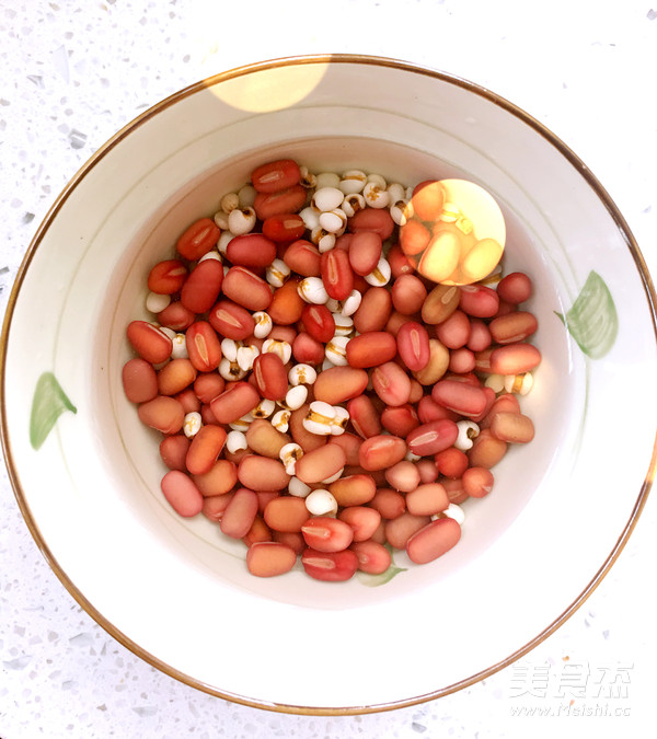 补<a href=/shicai/rouqin/Xue/index.html target=_blank><u>血</u></a>健体养生汤的做法