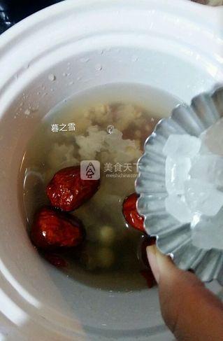 <a href=/shicai/mimian/HongDou/index.html target=_blank><u>红豆</u></a>薏仁营养汤