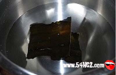 <a href=/shicai/shucai/YuTou/index.html target=_blank><u>芋头</u></a>汤的做法2