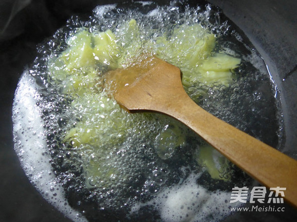 <a href=/shicai/rouqin/JiZhen/index.html target=_blank><u>鸡胗</u></a>炒<a href=/shicai/shucai/TuDou/index.html target=_blank><u>土豆</u></a>的做法