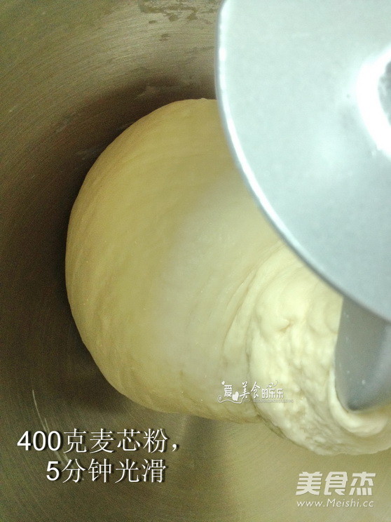 发面<a href=/shicai/rouqin/YangRou/index.html target=_blank><u>羊肉</u></a>千层饼的做法