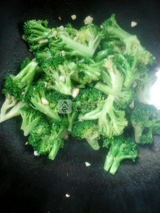 蒜蓉<a href=/shicai/shucai/XiLanHua/index.html target=_blank><u>西兰花</u></a>