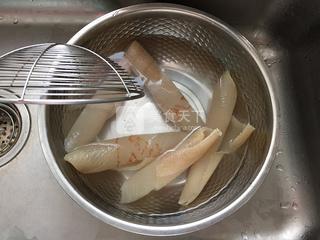 清爽<a href=/shicai/rouqin/ZhuRouPi/index.html target=_blank><u>猪皮</u></a>冻