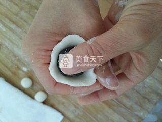 <a href=/shicai/guopin/HeiZhiMa/index.html target=_blank><u>黑<a href=/shicai/guopin/ZhiMa/index.html target=_blank><u>芝麻</u></a></u></a>汤圆