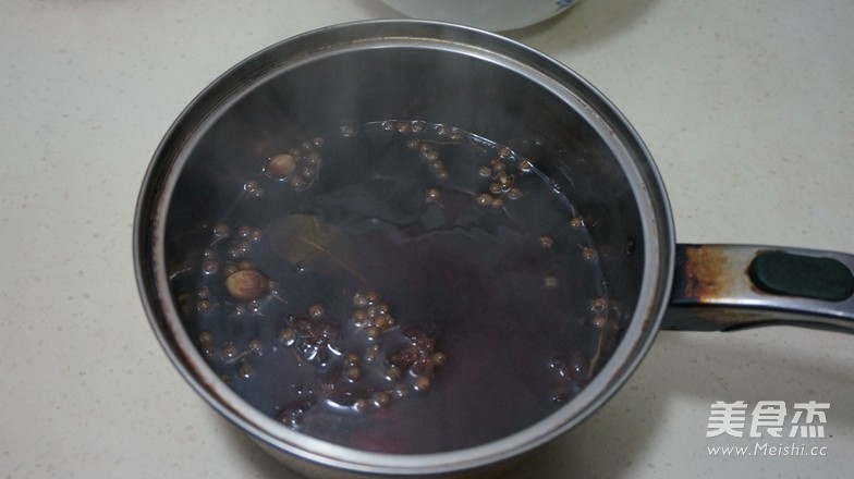 香卤<a href=/shicai/rouqin/AnChun/index.html target=_blank><u>鹌鹑</u></a>蛋的做法