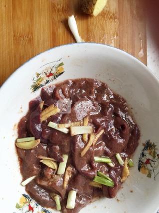 <a href=/shicai/shucai/YangCong/index.html target=_blank><u>洋葱</u></a>炒<a href=/shicai/rouqin/ZhuGan/index.html target=_blank><u>猪肝</u></a>