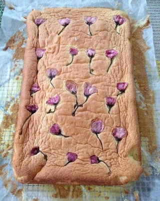 樱花<a href=zt/qifengdg target=_blank><u>戚风蛋糕</u></a>卷