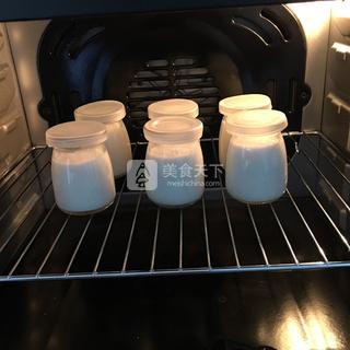 自制<a href=/shicai/mimian/SuanNai/index.html target=_blank><u>酸奶</u></a>