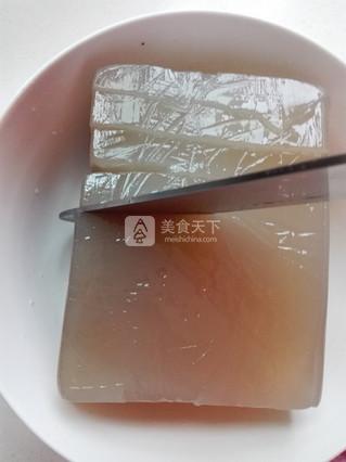 <a href=/shicai/shucai/ShiHuaCai/index.html target=_blank><u>石<a href=/shicai/shucai/HuaCai/index.html target=_blank><u>花菜</u></a></u></a>凉粉