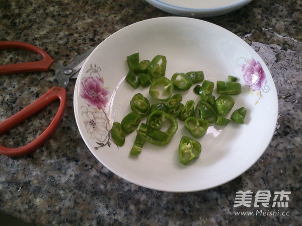 尖椒炒<a href=/shicai/rouqin/JiDan/index.html target=_blank><u>鸡蛋</u></a>的做法