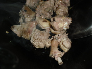 <a href=/shicai/rouqin/YaTui/index.html target=_blank><u>鸭腿</u></a>烧<a href=/shicai/shucai/ChunSun/index.html target=_blank><u>春笋</u></a>