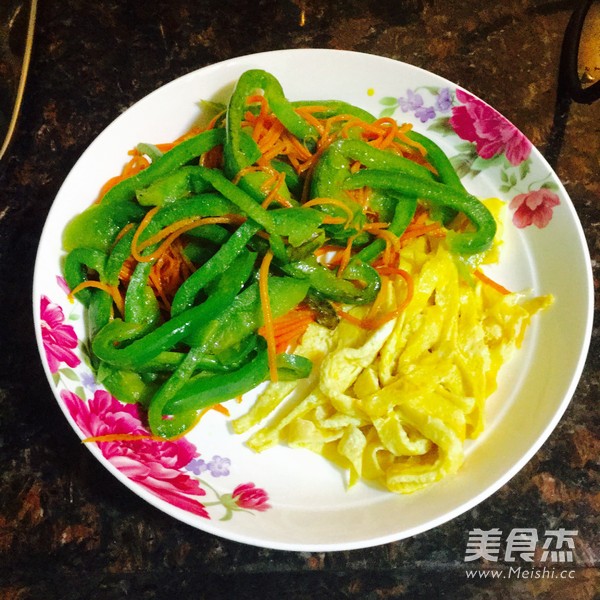 圆椒炒<a href=/shicai/mimian/MiFen/index.html target=_blank><u>米粉</u></a>的做法