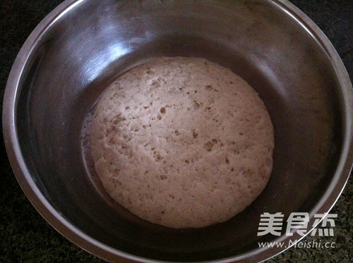 <a href=/shicai/guopin/HeiZhiMa/index.html target=_blank><u>黑<a href=/shicai/guopin/ZhiMa/index.html target=_blank><u>芝麻</u></a></u></a>酱花卷的做法