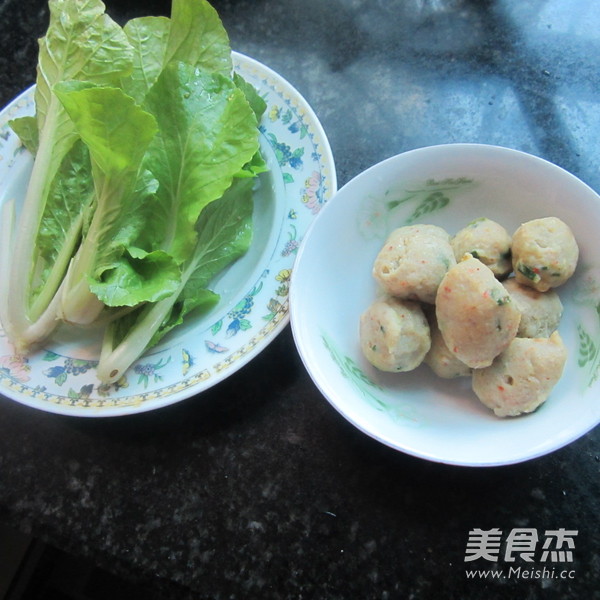 <a href=/shicai/shucai/XiaoBaiCai/index.html target=_blank><u>小<a href=/shicai/shucai/BaiCai/index.html target=_blank><u>白菜</u></a></u></a>丸子汤的做法