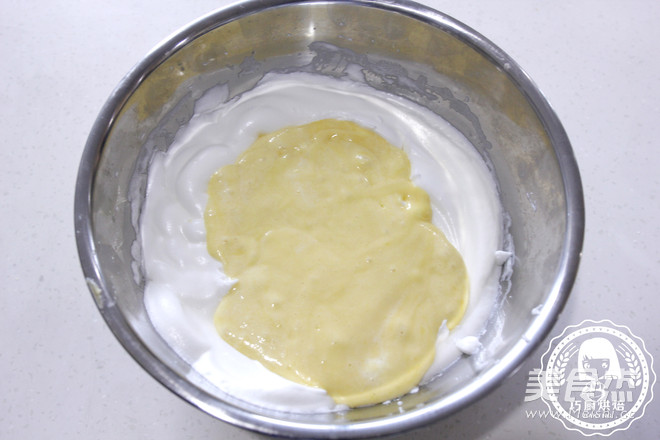 <a href=/shicai/guopin/ManYueMei/index.html target=_blank><u>蔓越莓</u></a>乳酪戚风的做法