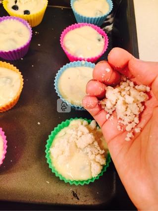 <a href=/shicai/guopin/LanMei/index.html target=_blank><u>蓝莓</u></a>奶香蛋糕