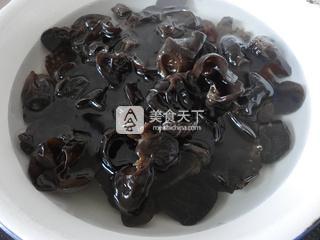 <a href=/shicai/shucai/MuEr/index.html target=_blank><u>木耳</u></a>炒<a href=/shicai/shucai/BaiCai/index.html target=_blank><u>白菜</u></a><a href=/shicai/shucai/TuDou/index.html target=_blank><u>土豆</u></a>干