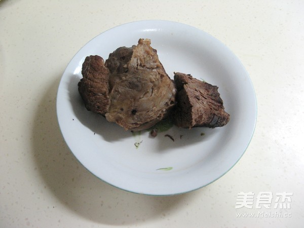 鲜蔬拌<a href=/shicai/rouqin/NiuRou/index.html target=_blank><u>牛肉</u></a>的做法