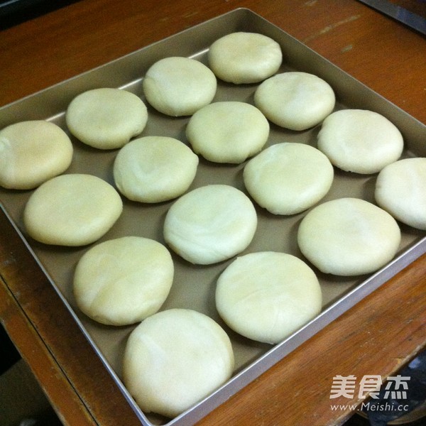 <a href=/shicai/shucai/BanLi/index.html target=_blank><u>板栗</u></a>饼的做法