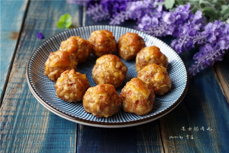 <a href=/shicai/mimian/ZhiShi/index.html target=_blank><u>芝士</u></a>焗肉丸的做法