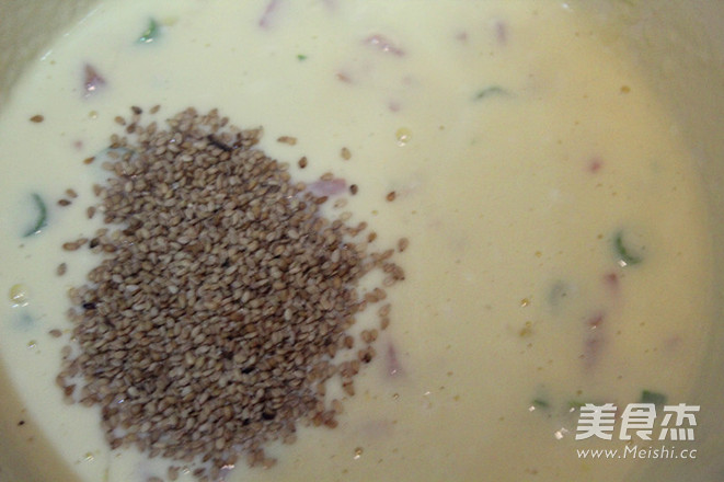 <a href=/shicai/guopin/ZhiMa/index.html target=_blank><u>芝麻</u></a><a href=/shicai/rouqin/HuoTui/index.html target=_blank><u>火腿</u></a>饼的做法